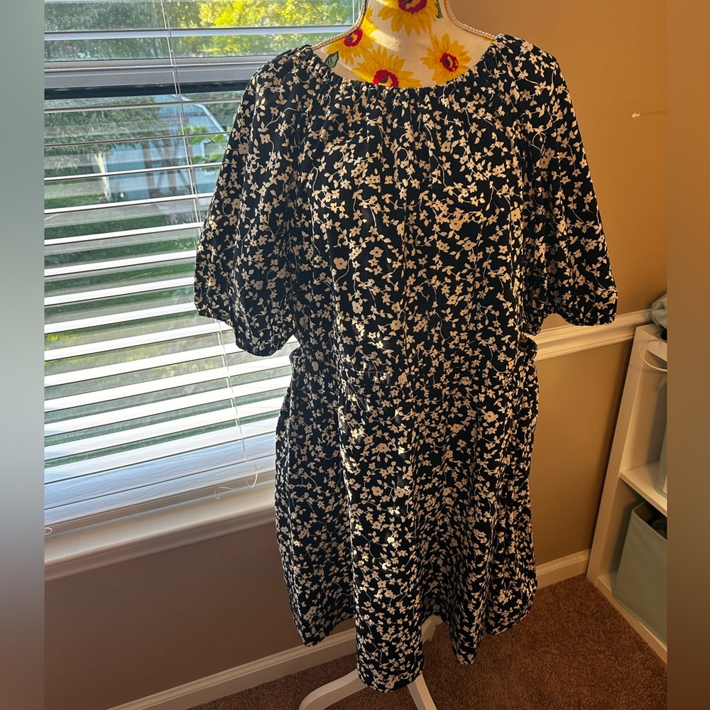 Old Navy Black Floral Puff-Sleeve Dress